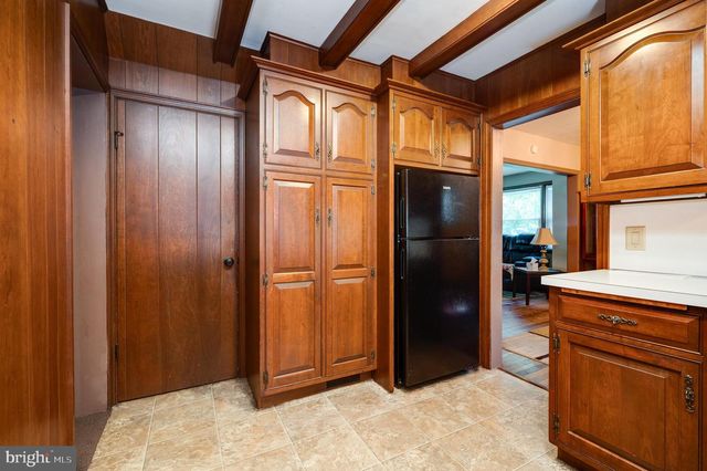 14 BEECHWOOD DR, Reading, PA 19606