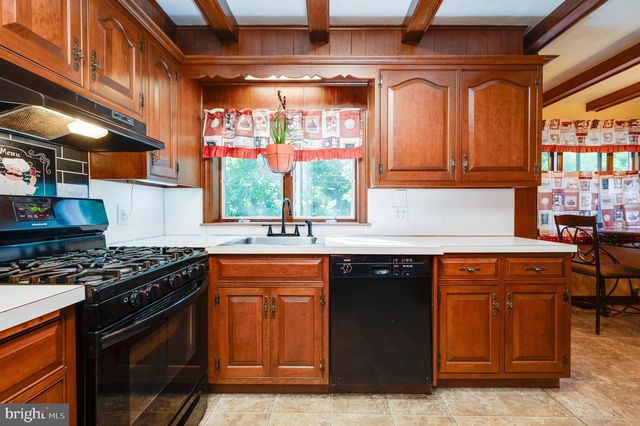 14 BEECHWOOD DR, Reading, PA 19606
