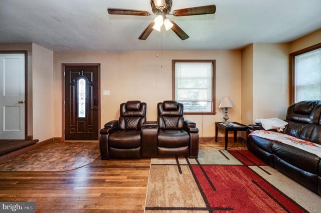 14 BEECHWOOD DR, Reading, PA 19606