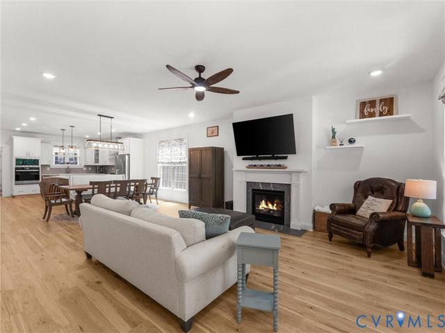 312 Randolph View Dr, Midlothian, VA 23114