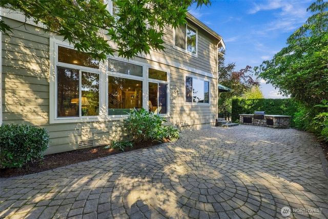 23431 NE 10th Place, Sammamish, WA 98074