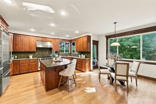 23431 NE 10th Place, Sammamish, WA 98074