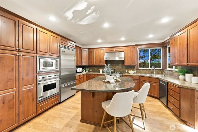 23431 NE 10th Place, Sammamish, WA 98074