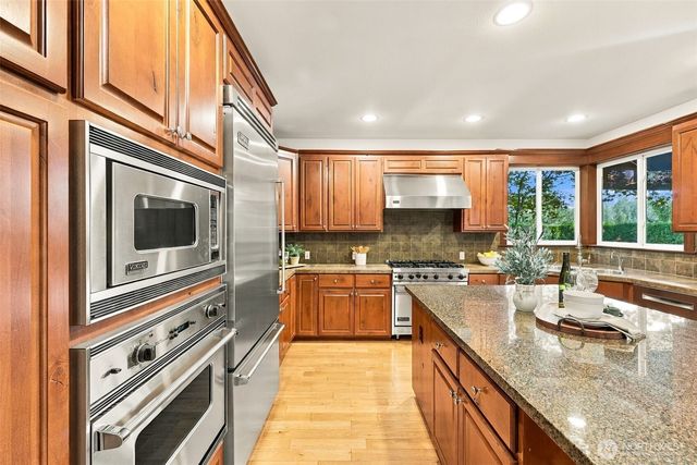 23431 NE 10th Place, Sammamish, WA 98074