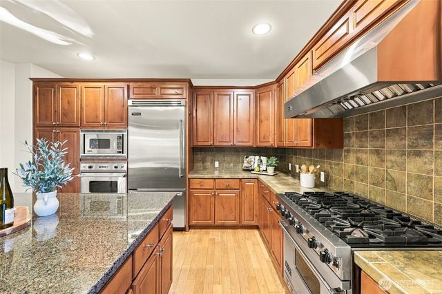 23431 NE 10th Place, Sammamish, WA 98074