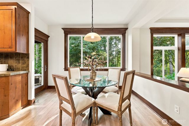 23431 NE 10th Place, Sammamish, WA 98074