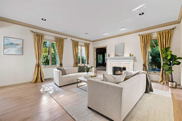 4 Webster Cir, Sudbury, MA 01776