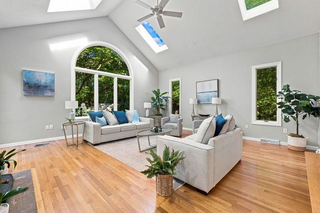 4 Webster Cir, Sudbury, MA 01776