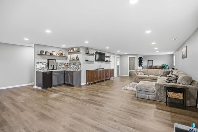335 S James Ave Avenue, Tea, SD 57064