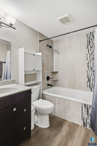 335 S James Ave Avenue, Tea, SD 57064
