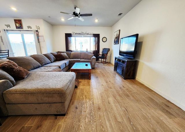 902 Atlantica Drive S, Madera, CA 93636