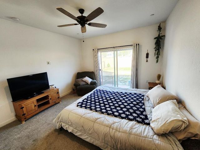 902 Atlantica Drive S, Madera, CA 93636