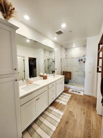 902 Atlantica Drive S, Madera, CA 93636