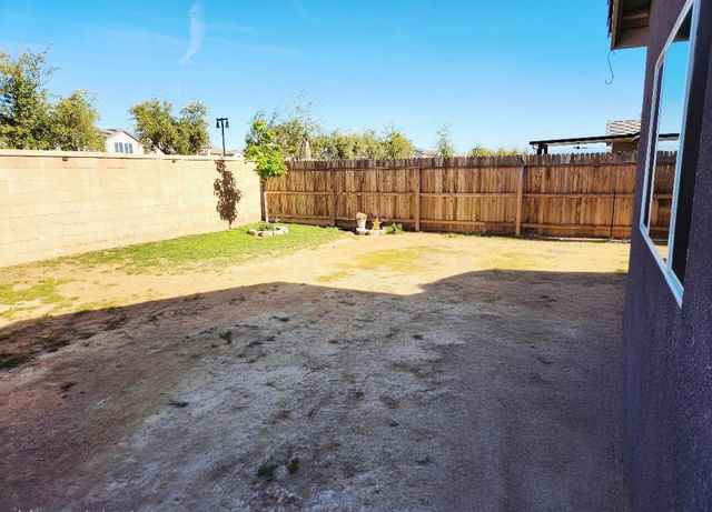 902 Atlantica Drive S, Madera, CA 93636