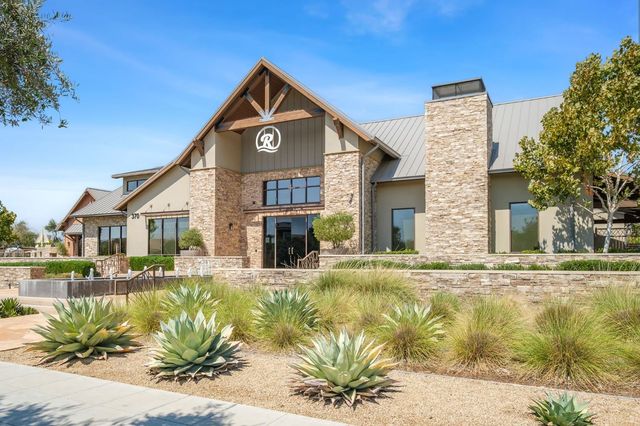 902 Atlantica Drive S, Madera, CA 93636