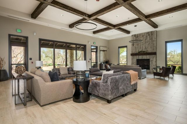 902 Atlantica Drive S, Madera, CA 93636