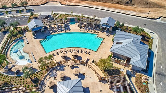 902 Atlantica Drive S, Madera, CA 93636