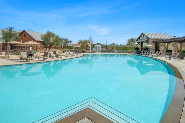 902 Atlantica Drive S, Madera, CA 93636