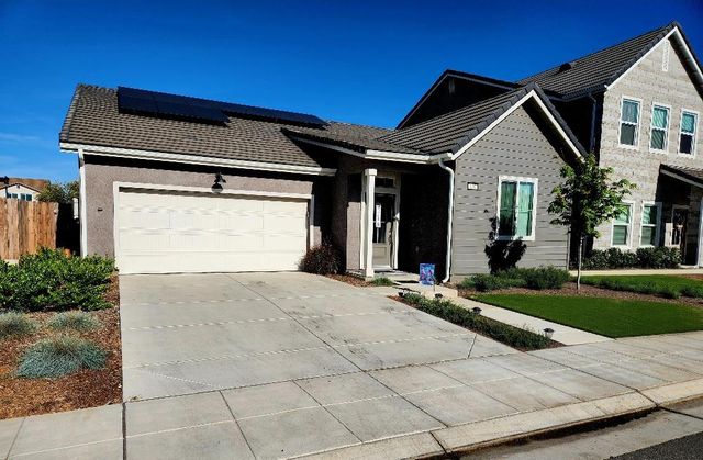 902 Atlantica Drive S, Madera, CA 93636