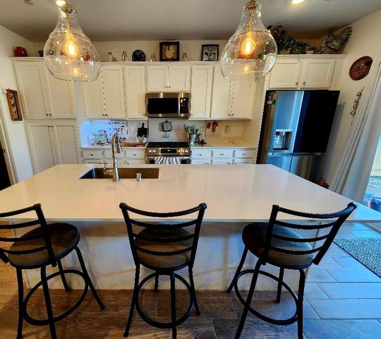 902 Atlantica Drive S, Madera, CA 93636