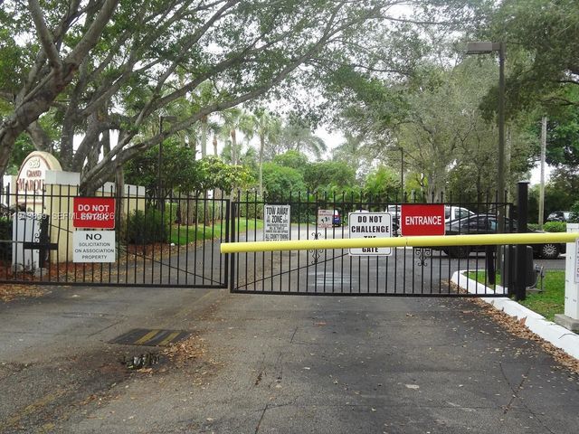 10125 W Sunrise Blvd 104, Plantation, FL 33322