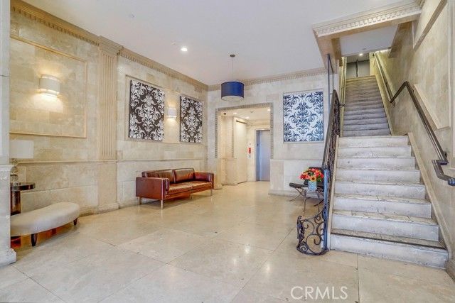 35 Raymond 404, Pasadena, CA 91103