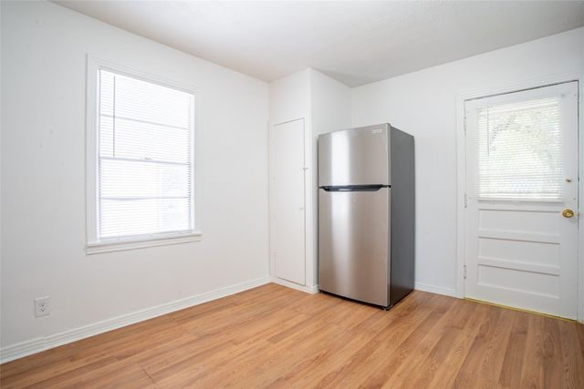 3323 W Clarendon Drive, Dallas, TX 75211