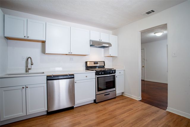 3323 W Clarendon Drive, Dallas, TX 75211