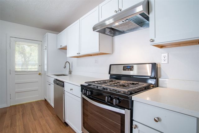 3323 W Clarendon Drive, Dallas, TX 75211