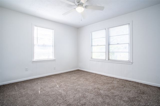 3323 W Clarendon Drive, Dallas, TX 75211