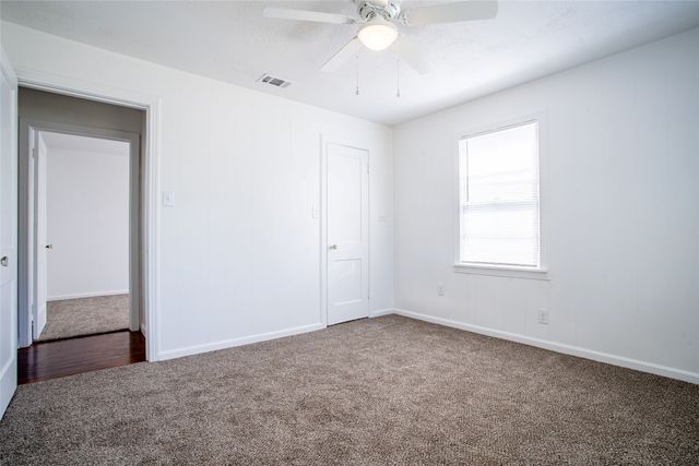 3323 W Clarendon Drive, Dallas, TX 75211
