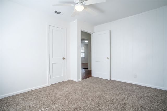 3323 W Clarendon Drive, Dallas, TX 75211