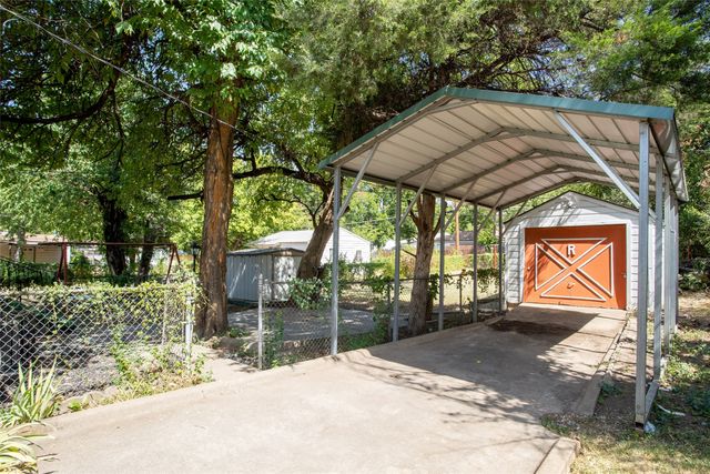3323 W Clarendon Drive, Dallas, TX 75211