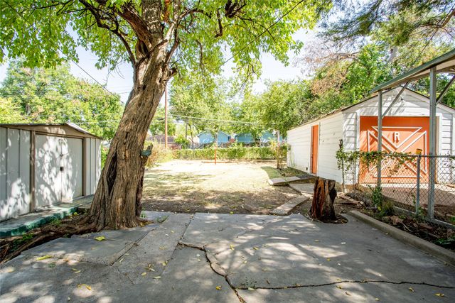3323 W Clarendon Drive, Dallas, TX 75211