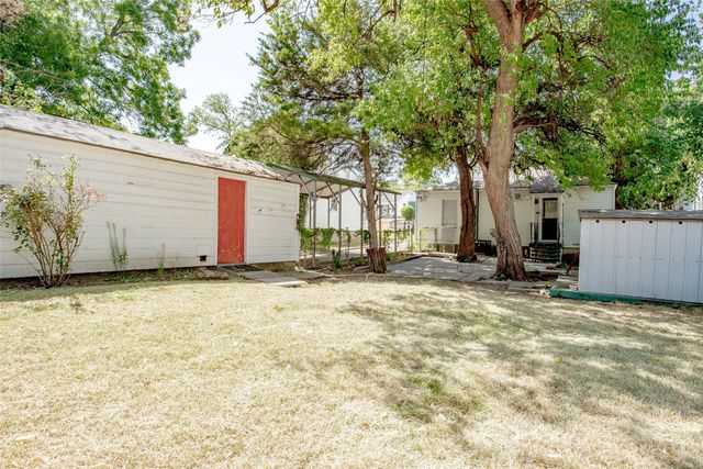 3323 W Clarendon Drive, Dallas, TX 75211