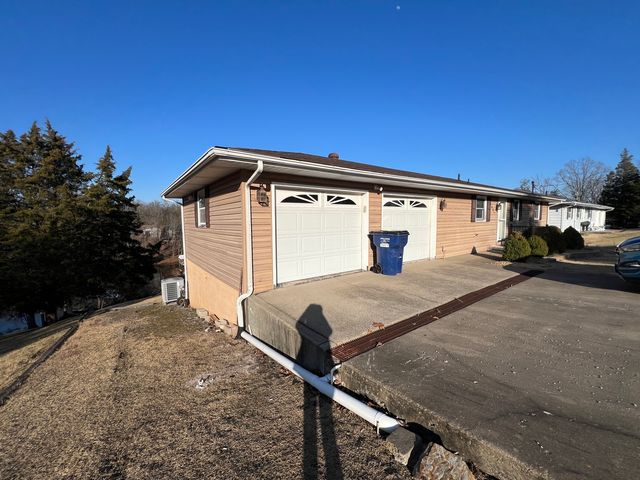 1991 S Lakeshore Drive, Goreville, IL 62939