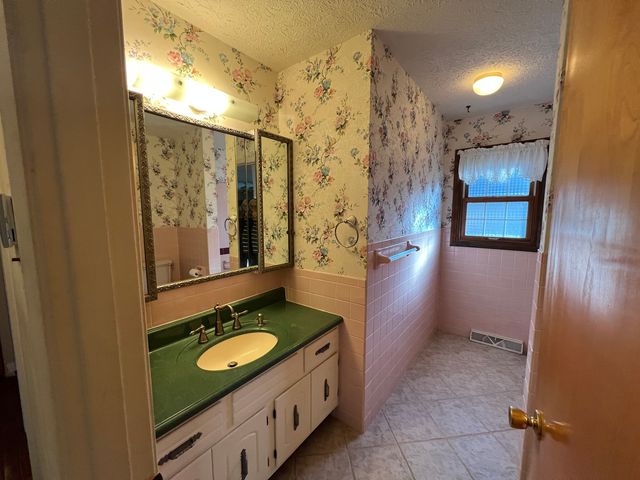 1991 S Lakeshore Drive, Goreville, IL 62939