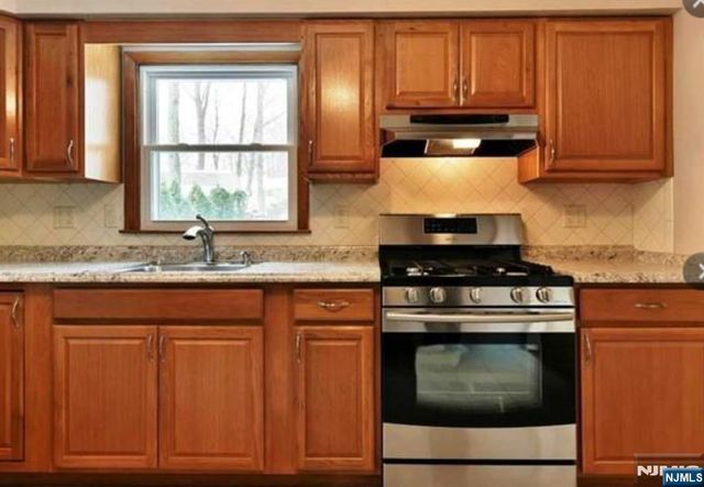 20 Bannehr Street, Oakland, NJ 07436
