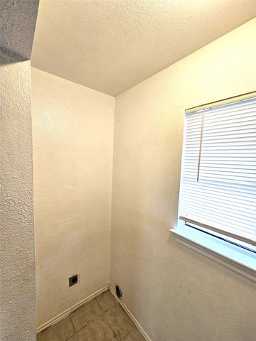 2839 Ave J, Fort Worth, TX 76105