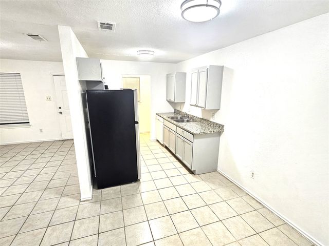 2839 Ave J, Fort Worth, TX 76105