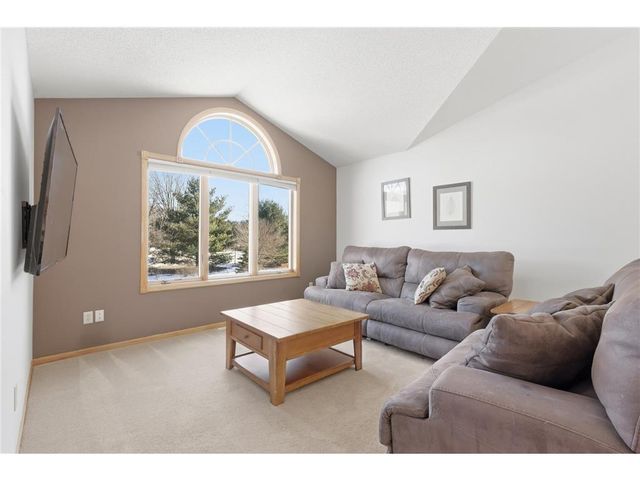 602 Summerfield Circle, Hudson, WI 54016