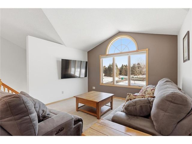 602 Summerfield Circle, Hudson, WI 54016