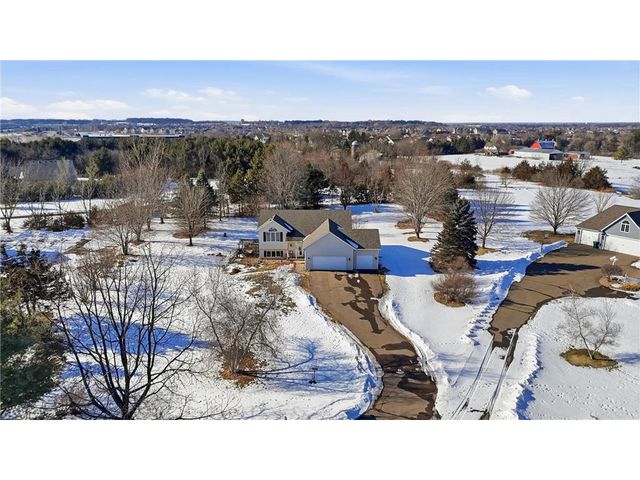 602 Summerfield Circle, Hudson, WI 54016