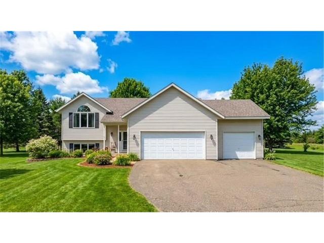 602 Summerfield Circle, Hudson, WI 54016