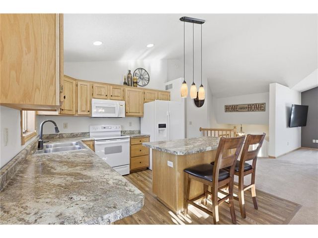 602 Summerfield Circle, Hudson, WI 54016