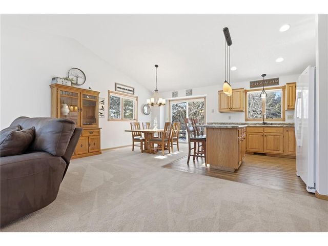 602 Summerfield Circle, Hudson, WI 54016