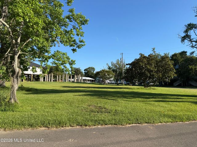 10058 E Shorecrest Road, Biloxi, MS 39532