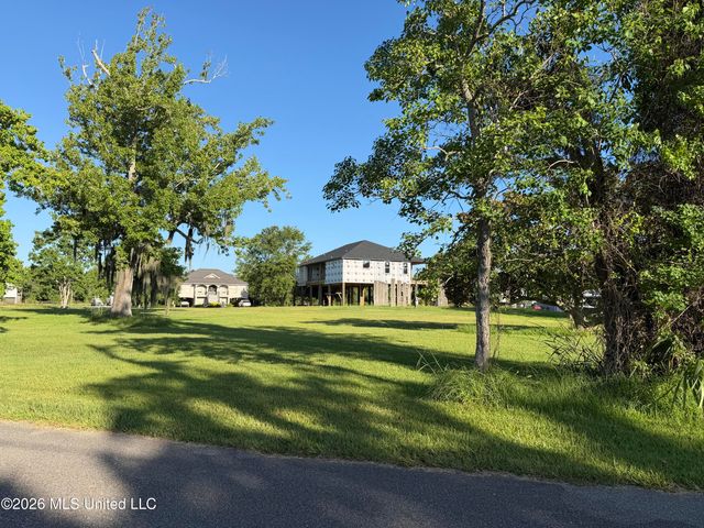 10058 E Shorecrest Road, Biloxi, MS 39532