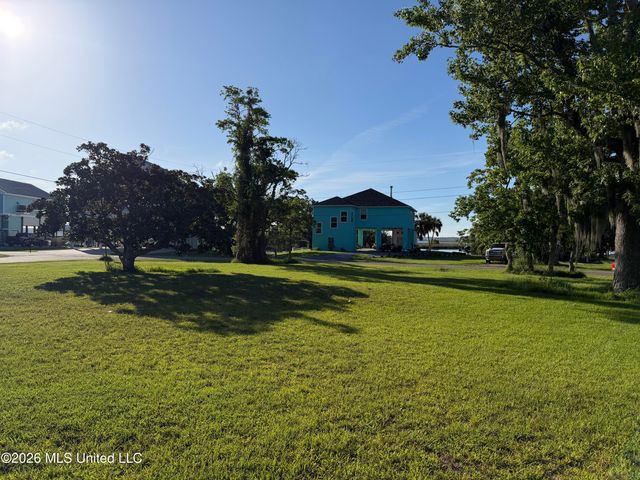 10058 E Shorecrest Road, Biloxi, MS 39532