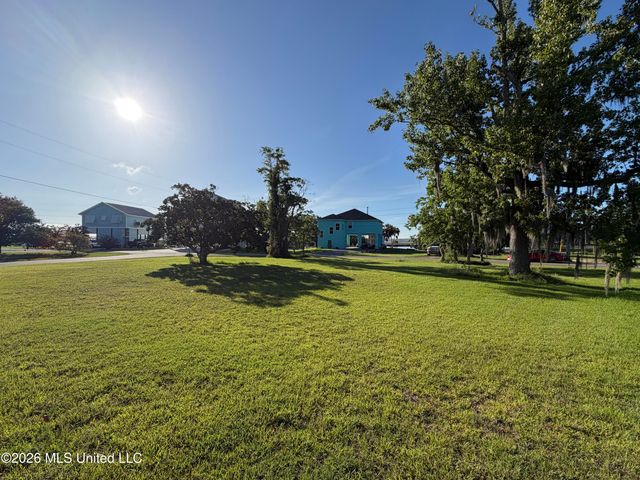 10058 E Shorecrest Road, Biloxi, MS 39532